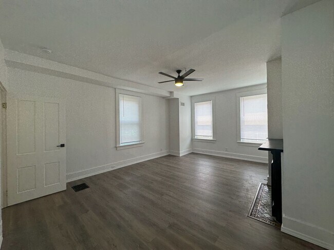 Building Photo - 7 Bed/3 Bath Mins. from UC Campus $750/pp ...