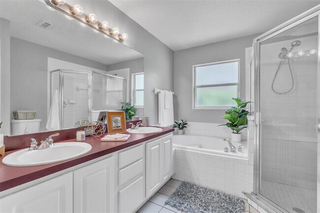 Building Photo - 4454 King Edward Dr