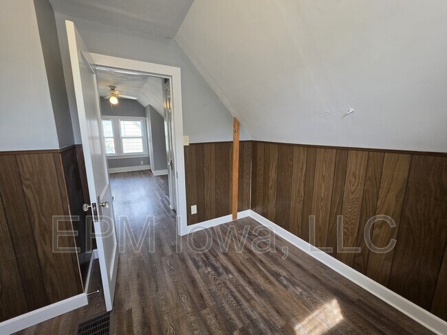 Building Photo - 1212 Forest Ave