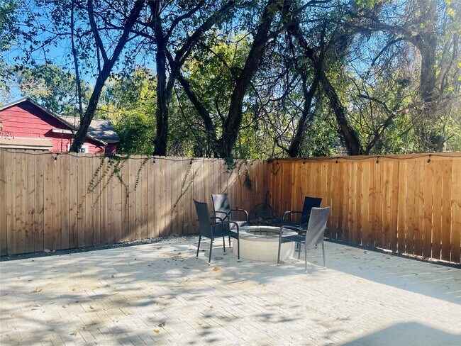 Building Photo - 1714 Mary St