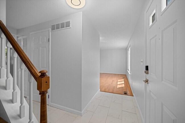 Building Photo - Discover Your Dream Home: Modern Comfort M...