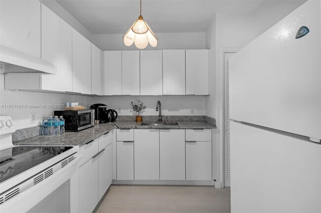 Building Photo - 7835 Harding Ave