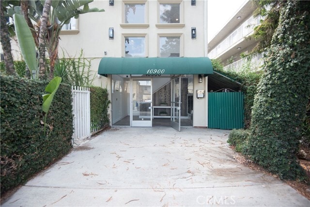 Building Photo - 10900 Blix St