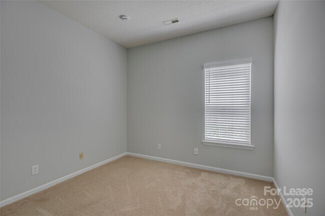 Building Photo - 7017 Scuppernong Ct