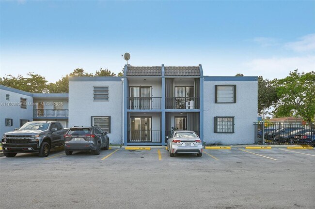 Building Photo - 145 SW 30th Ct