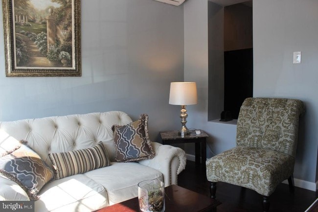 Building Photo - 5923 N Broad St