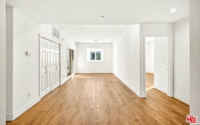 Building Photo - 5641 Riverton Ave