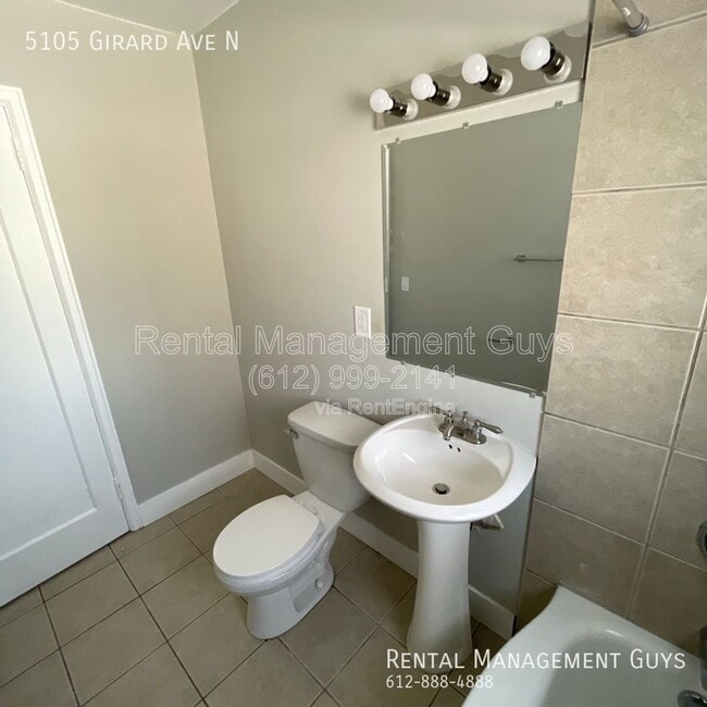 Building Photo - 5105 N Girard Ave