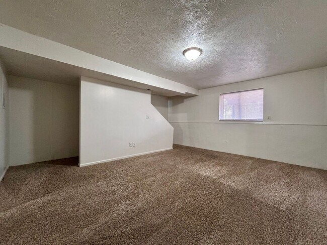 Building Photo - Two Bedroom Townhome In Southeast Grand Rapids