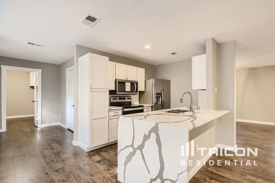Building Photo - 506 Canyon Ridge Dr