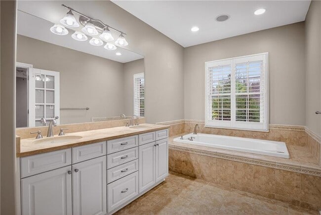 Building Photo - 402 Georgetowne Ct