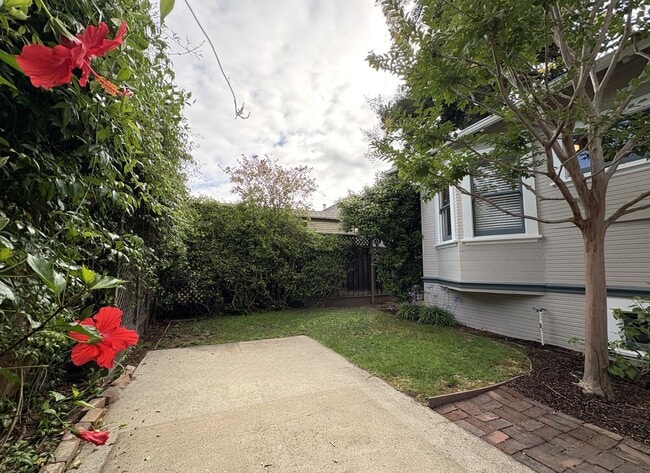Building Photo - Charming Craftsman Style Home for Rent in ...