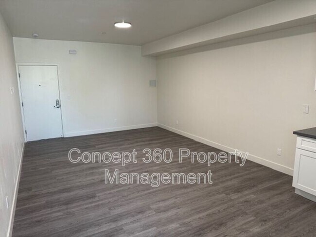 Building Photo - 226 W 87th St