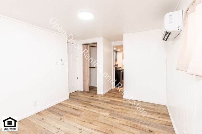 Building Photo - 209 1/2 S. Ijams St.