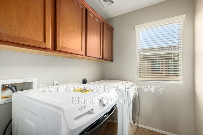 Building Photo - 4262 E Carla Vista Dr