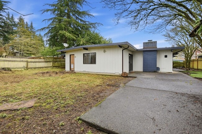 Building Photo - 3Bd/1.75Ba Bellevue House