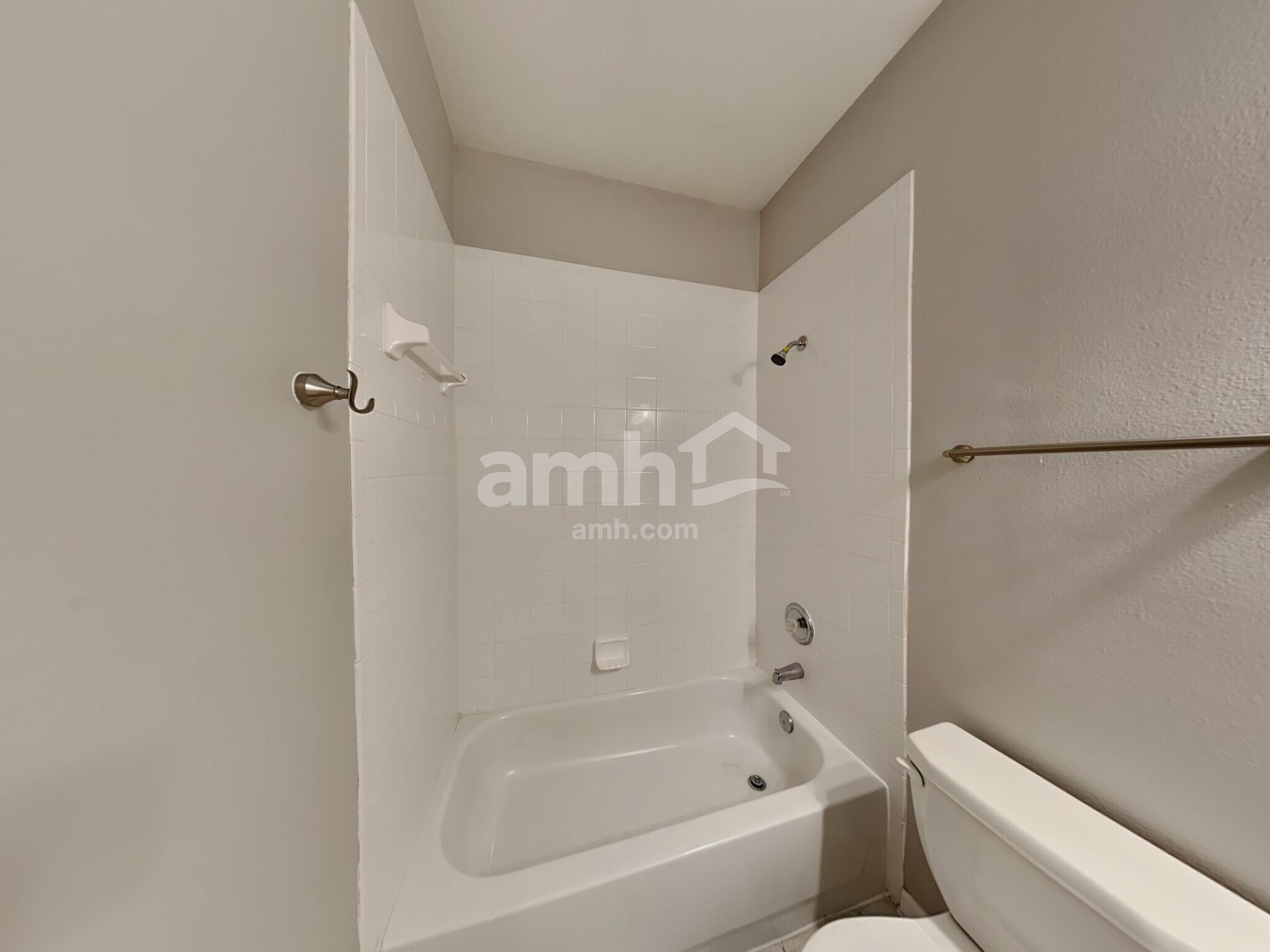 Building Photo - 1560 Mountclair Ct