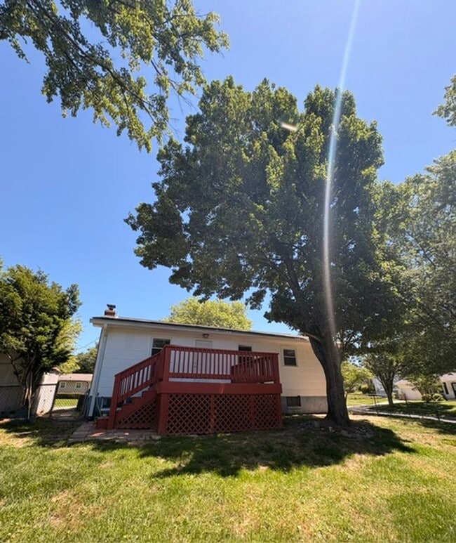Building Photo - 900 Neal Dr