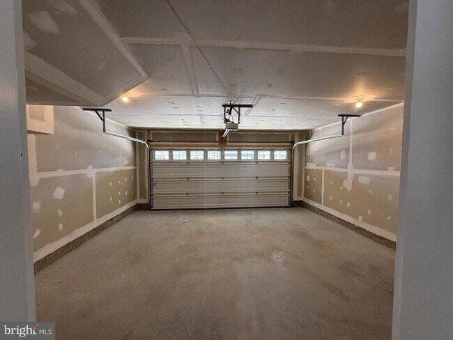 Building Photo - 7815 Barrensdale Rd