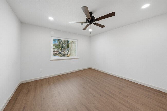 Building Photo - 5002 Cedar Creek Dr