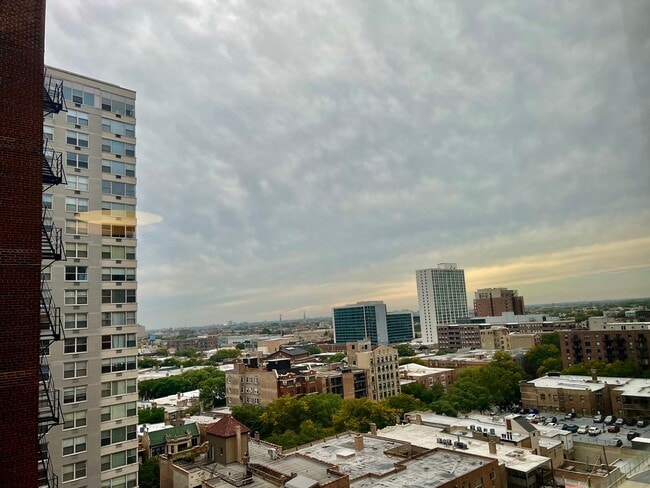 Building Photo - 3950 N Lake Shore Dr