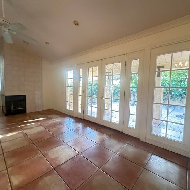 Building Photo - 40064 Silktree Ct