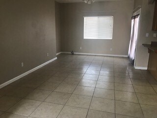 Building Photo - MOVE -IN - READY