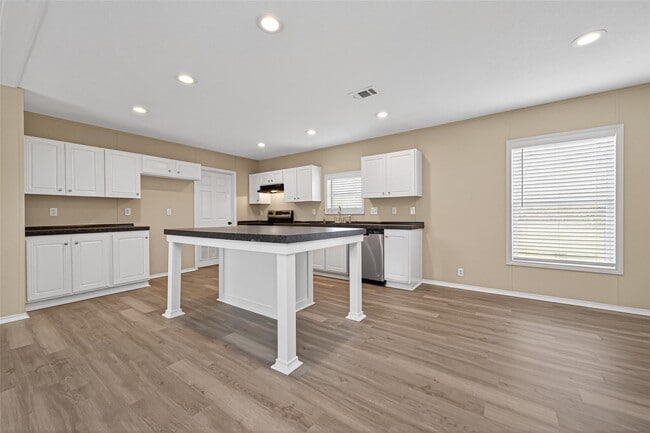 Building Photo - 15933 W Relza Dr