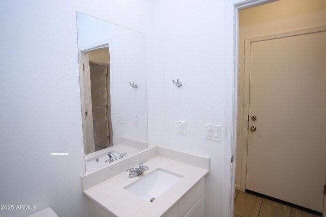 Building Photo - 9127 W Minnezona Ave