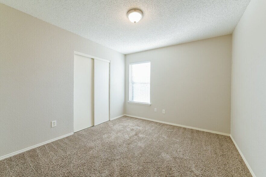 Building Photo - 6204 Tidewater Dr