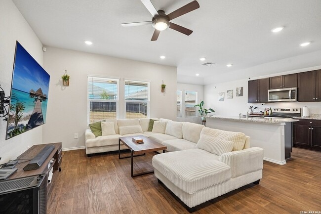 Building Photo - 841 Bahia Pl