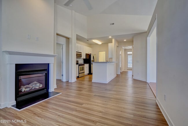 Building Photo - 1302 Suncrest Way
