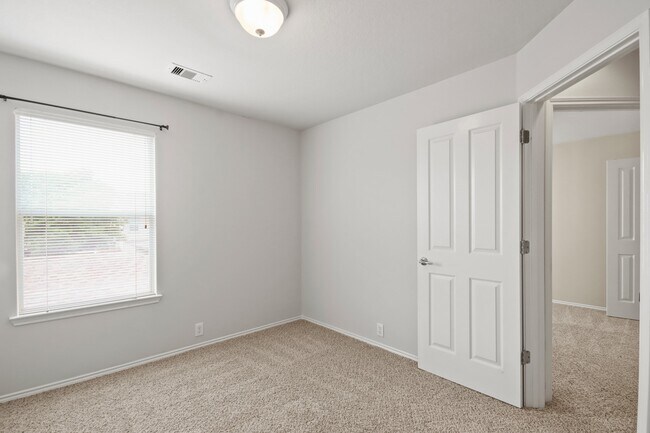 Building Photo - 23611 Wildwood Green Way