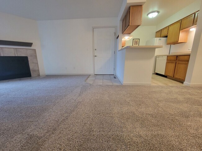 Building Photo - Fresh Boulder 1 Bedroom Condo for Rent with Pool, Tennis and Fitness Center in Hunter Creek