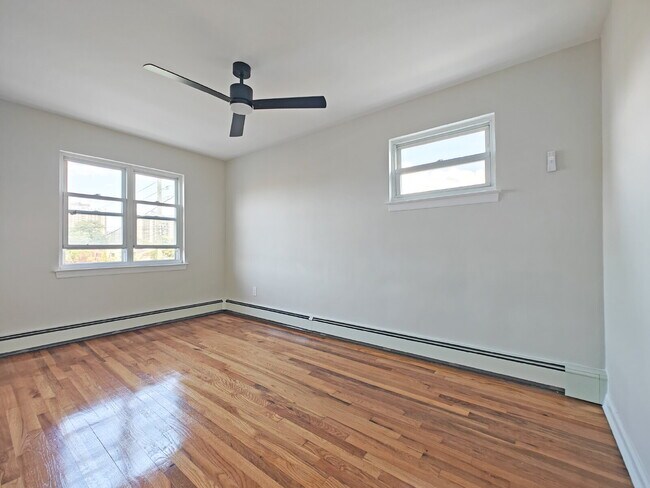 Building Photo - Spacious Fully Renovated Corner-Home Available Now!