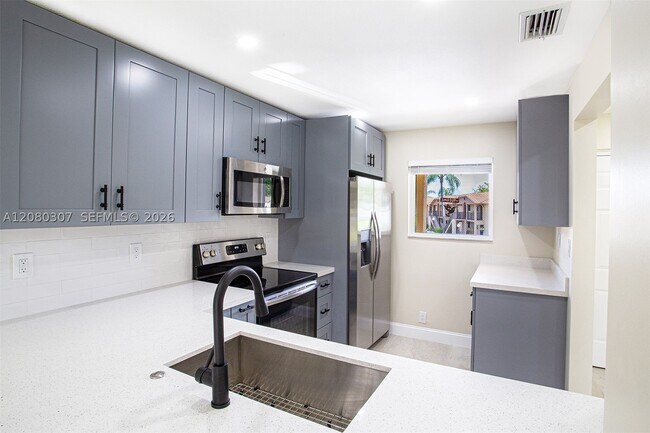 Building Photo - 9431 Boca Cove Cir