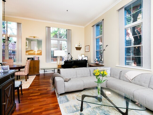 Primary Photo - 30 Monument Sq