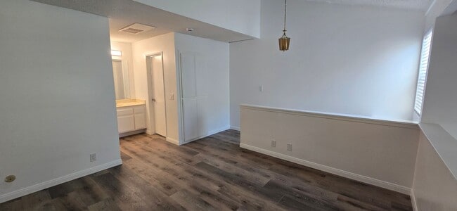 Building Photo - East Ventura Condo - One Bedroom Loft