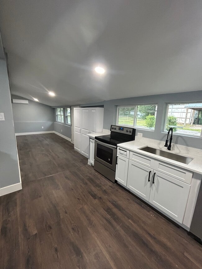 Building Photo - 413 E Kentucky Ave