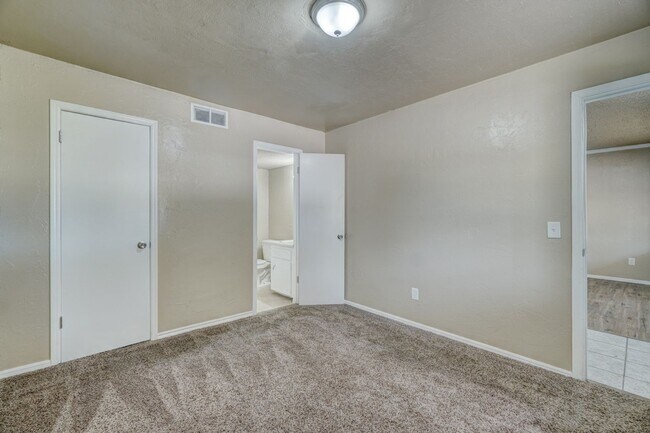 Building Photo - 4 bed, 2 bath home in Moore