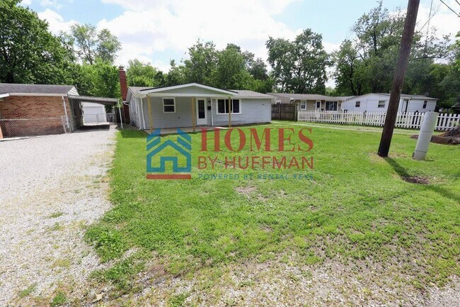 Building Photo - Three Bedroom | Detached Garage