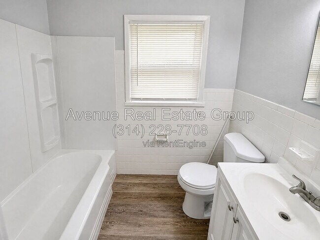 Building Photo - 830 Loekes Dr