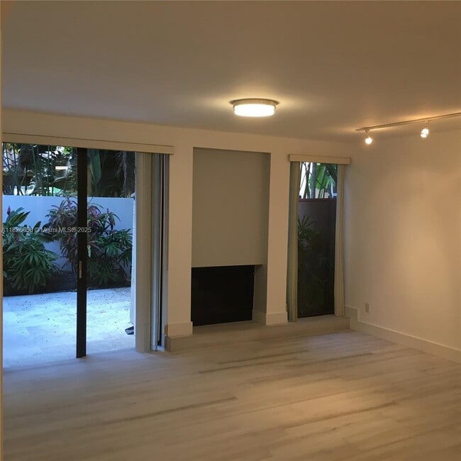 Building Photo - 2180 Brickell Ave