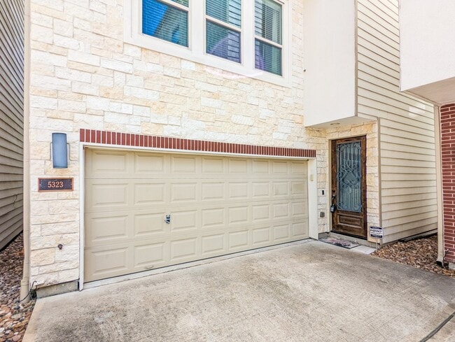 Building Photo - 5323 Kiam St