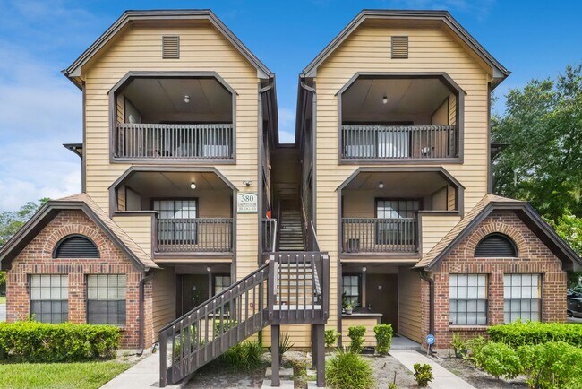 Building Photo - 380 Lakepointe Dr