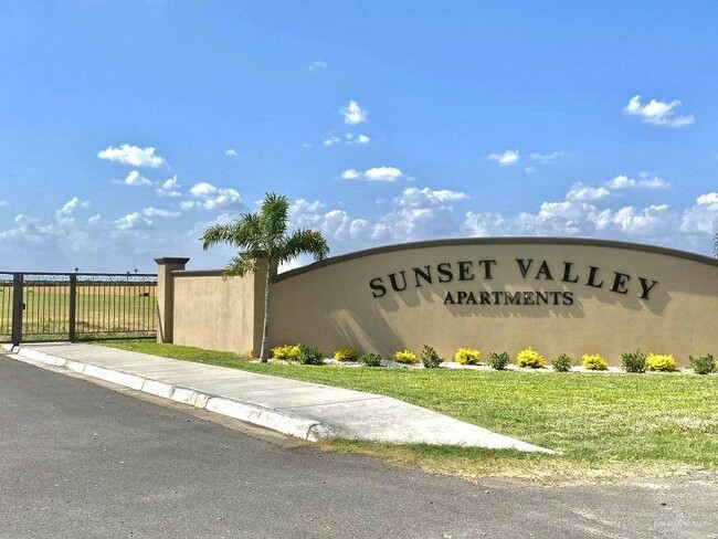 Primary Photo - 1101 W Sunset Valley St