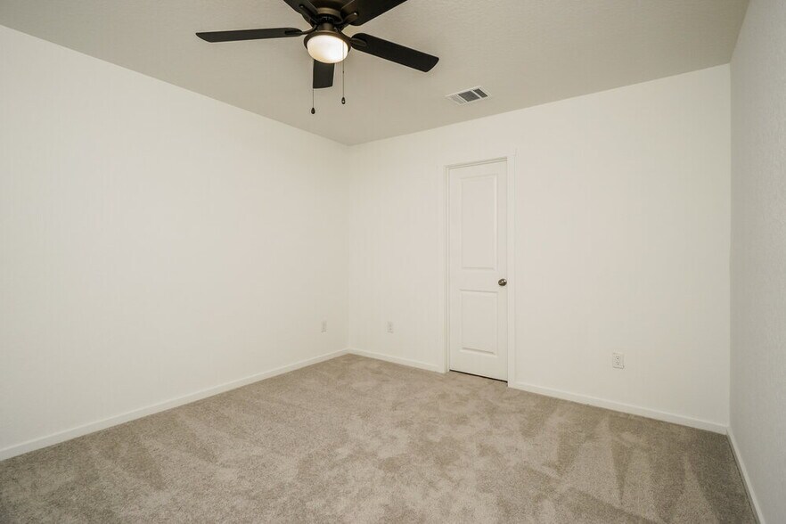 Building Photo - 2215 Burnet Rose