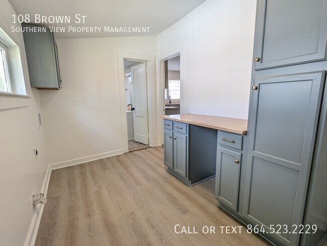 Building Photo - 108 Brown St