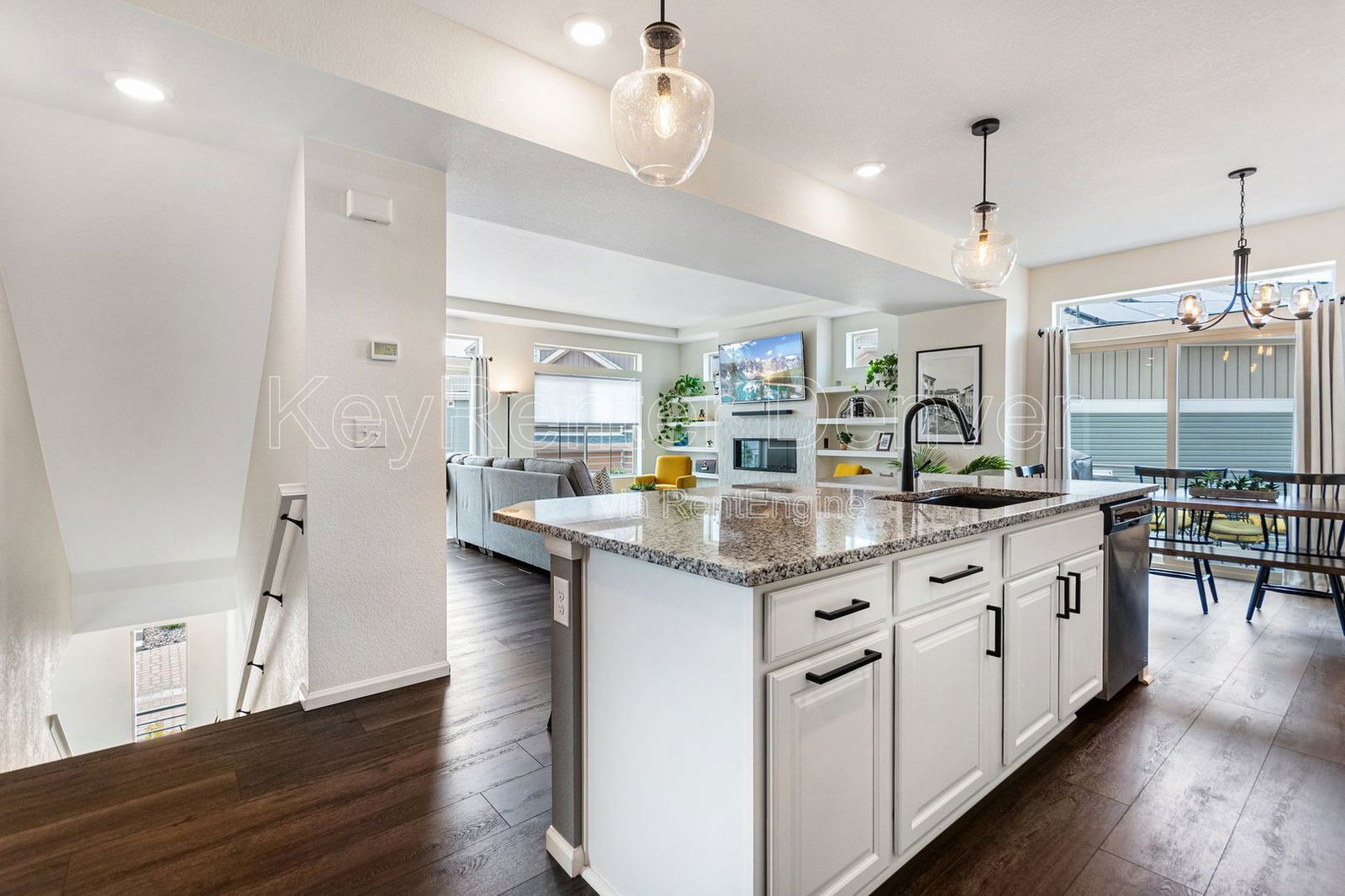 Building Photo - 10145 Zeno St