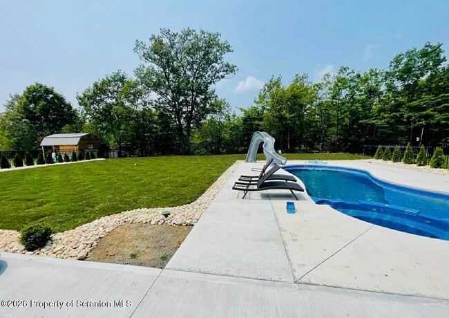 Building Photo - 124 Falcon Ln